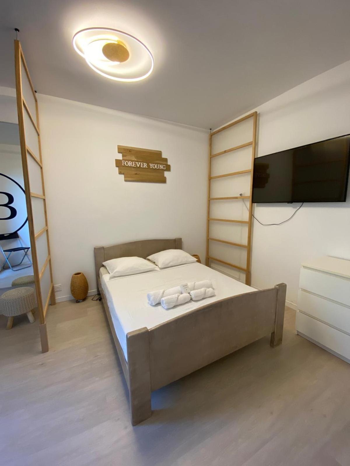 Spacieux Appart Terrasse Metro Hopital 4Pers Wifi Вильжюиф Экстерьер фото